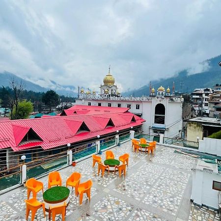 Hotel New Hilltop Inn Manāli Екстериор снимка