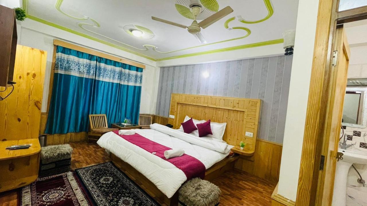 Hotel New Hilltop Inn Manāli Екстериор снимка