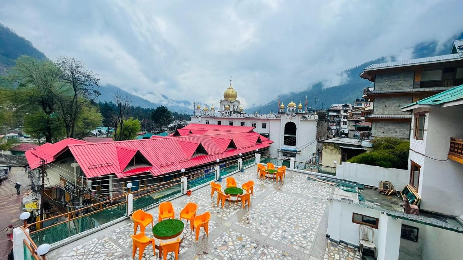 Hotel New Hilltop Inn Manāli Екстериор снимка